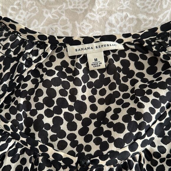 Banana Republic black dot silk blouse - Picture 3 of 5